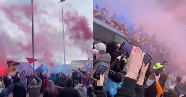 Steven Gerrard's car swarmed by Rangers fans outside Ibrox | JOE.co.uk