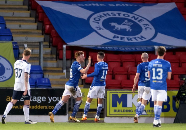 Rangers fans rail against "embarrassing" penalty decision v St Johnstone