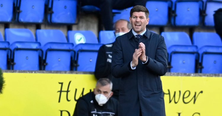 Steven Gerrard refuses to blame at Kemar Roofe for wonder goal attempt