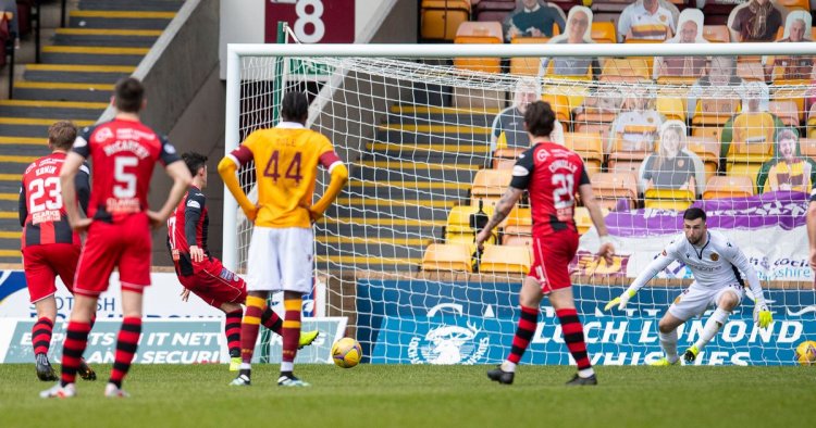 Rangers water bottle trick, Big Marsh and saves - Well's Kelly talks penalties
