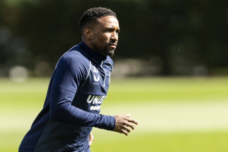 Rangers ace Defoe tipped to sign late one&#45;year extension &#45; Agbonlahor