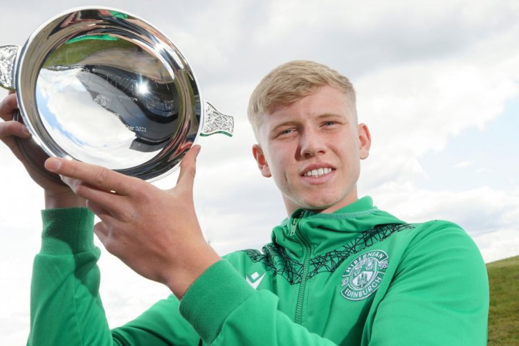 Josh Doig: Hibernian left&#45;back crowned Scottish Football Writers' Association Young Player of the Year