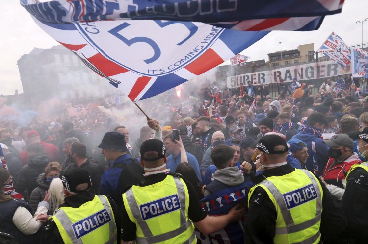Rangers fans told to disperse amid Scottish title revelry