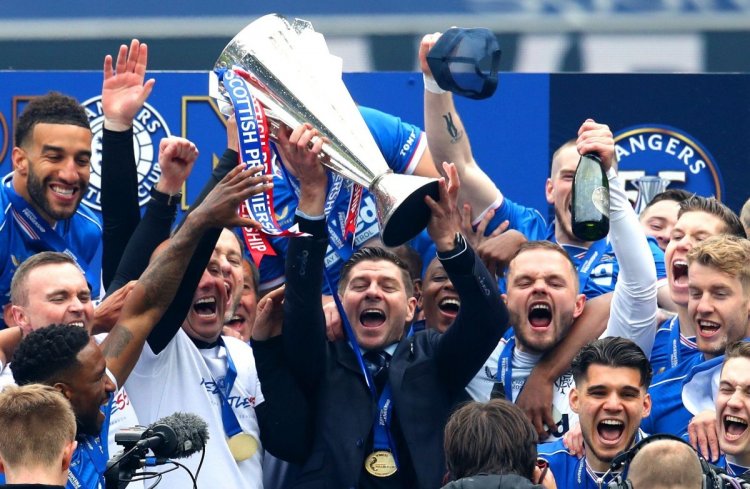 Steven Gerrard's Rangers lift title in style with 5 records