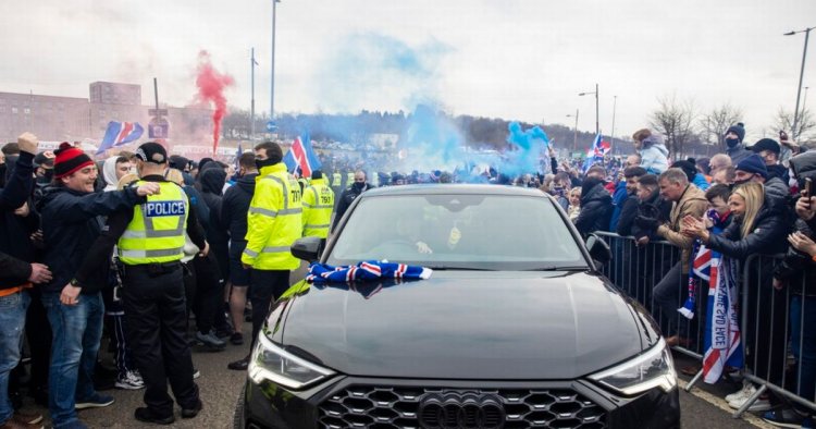 Watch Steven Gerrard's Rangers welcome as Ibrox fans begin title party early