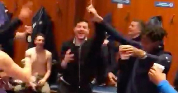 Gerrard dances with his players in dressing room as Rangers close in on title