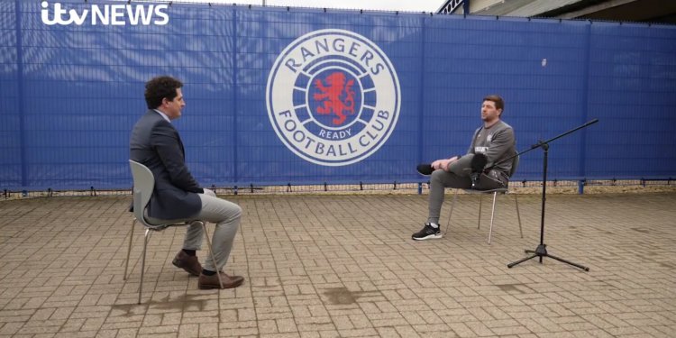 (Video) Gerrard interrupts journalist to correct Klopp misconception