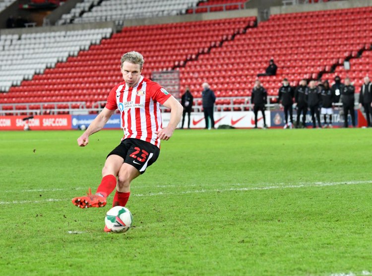 Lee Johnson gives full Sunderland injury update with Grant Leadbitter boost and Jordan Jones concern