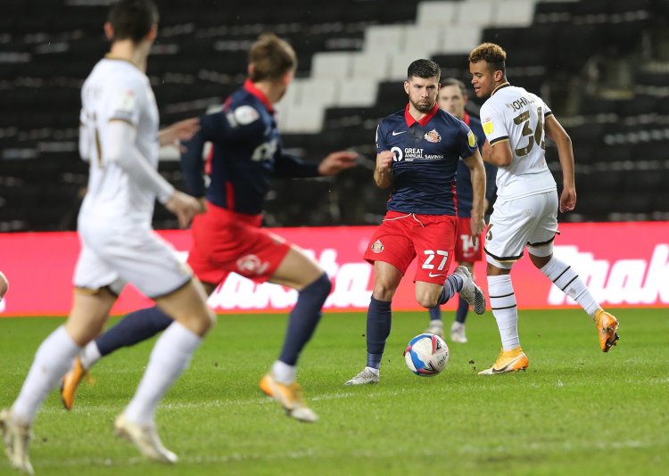 Lee Johnson delivers injury update on Jordan Jones, Bailey Wright, Tom Flanagan and Denver Hume