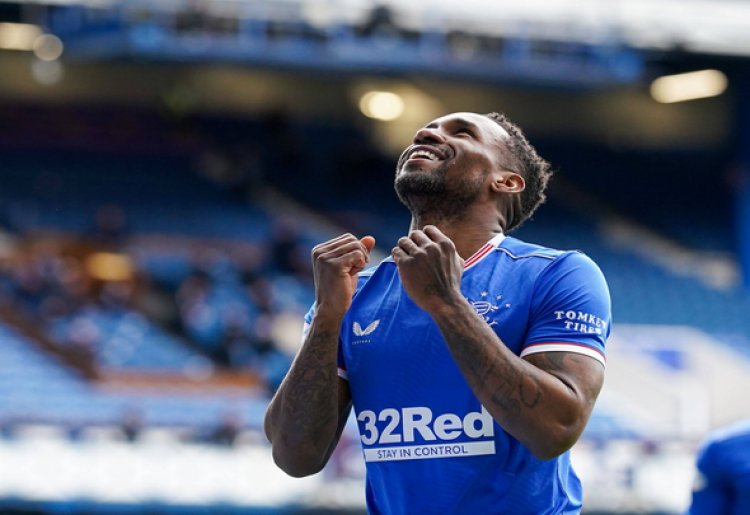 Rangers news: Whelan hails 'fitting' Old Firm moment for 'master' Defoe