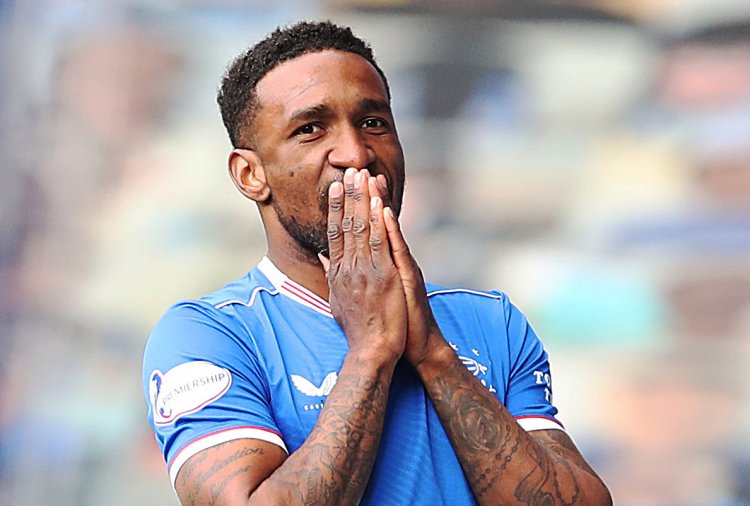 Steven Gerrard provides update on Jermain Defoe's Rangers future