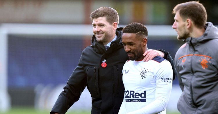 Steven Gerrard in talks with Jermain Defoe over future