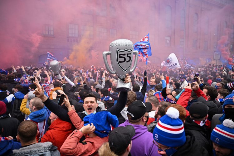 Contrast regarding coverage of fan gatherings startling as Rangers fans criticised