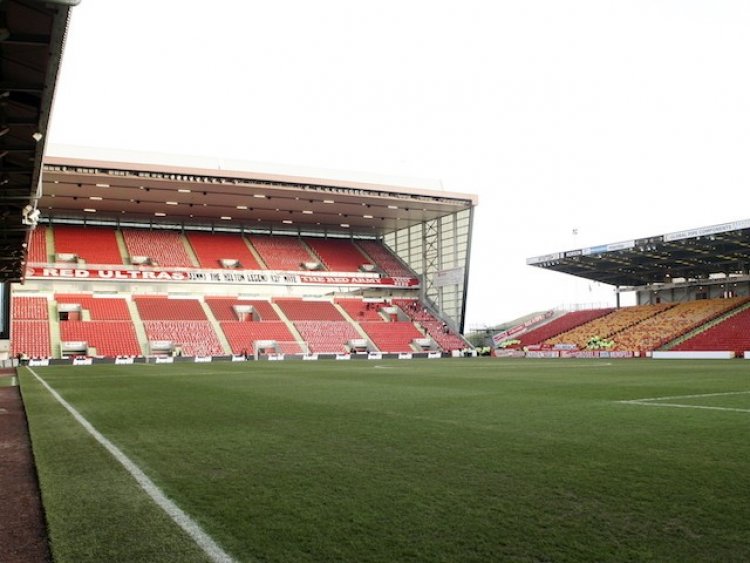 Stephen Glass hopes to follow in Steven Gerrard's footsteps at Aberdeen