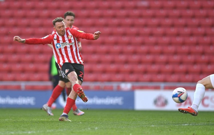 Aiden McGeady linked with shock exit as Sunderland handed blow in potential Jermain Defoe pursuit