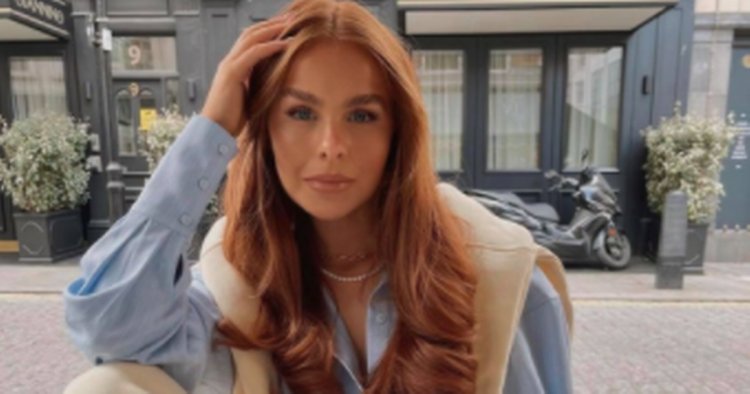 Jilly Isabella teases 'large and exciting news' as she poses in Instagram pic