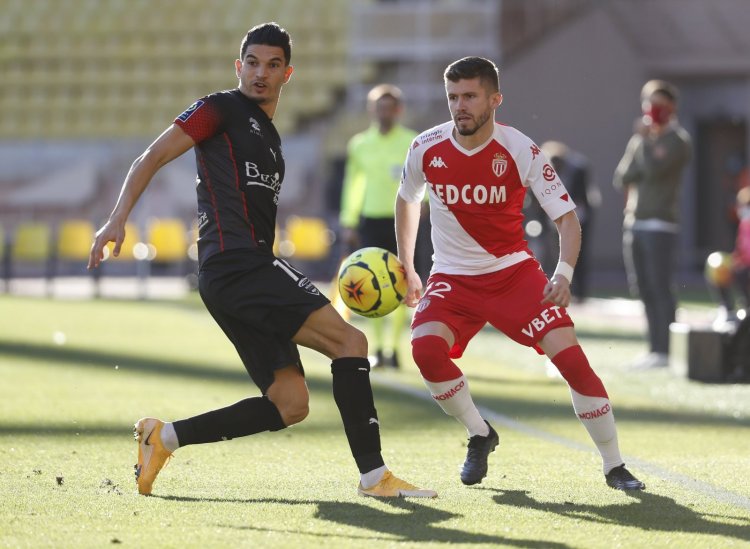 Gers in race for cut price winger deal